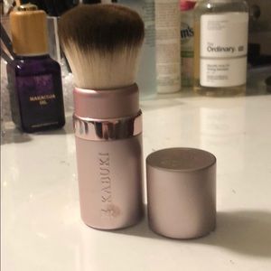Too Faced retractable kabuki Brush